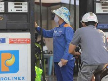 Image: Local fuel prices decline further