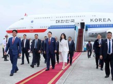 Image: S.Korean president arrives in Vietnam