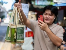 Image: Bamboo tube coffee sells nearly 200 cups per day in Ho Chi Minh City