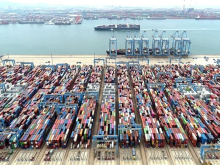 Image: China's Exports Slow, Imports Decline, as Trade Challenges Loom