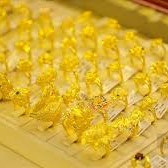 Gold Prices Face Pressure, Marking Strongest Monthly Decline in Nearly a Year