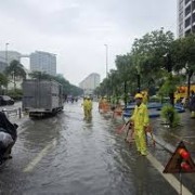 Hanoi Prepares for Heavy Rain with Water Drainage Measures