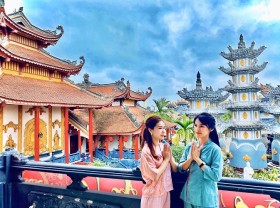 Image: Cao Linh Pagoda – a moment of peace in the heart of bustling Hai Phong