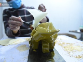 Image: Close-up of the process of making a 24k gold-plated buffalo, priced at 10 million / head, still attracts customers to buy Tet