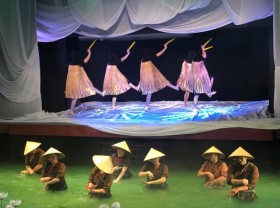 Image: Experimental puppet show begins in capital