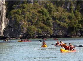 Image: Explore VN’s beautiful sites by kayak