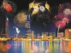 Image: HCM City celebrates New Year with year-end performances