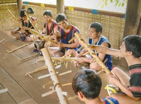 Image: Jarai artists sing and tell indigenous tales