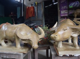 Image: Hoi An’s craft villagers make clay buffalo in hope for thriving year