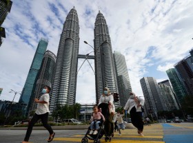 Image: Malaysia announced emergency coronavirus lockdown amid political crisis
