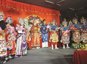 Image: New art programme preserves tuồng