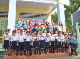 Image: School children in Hau Giang’s remote area welcome new school