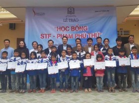 Image: STF grants scholarships to 20 Nghe An students
