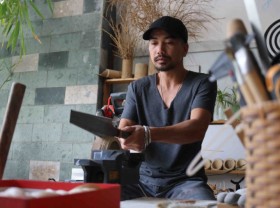 Image: Vietnamese man carves spiritual icons on bamboo nodes