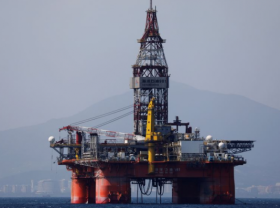 Image: Chinese companies sanctioned by US to pull a new oil rig to Bien Dong Sea