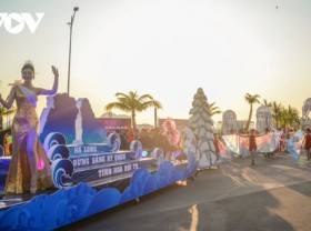 Image: Debut winter festival in Ha Long lures thousands of visitors