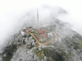 Image: Phia Oac mountain range frozen in white frost