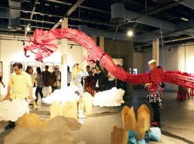 Image: Young people check-in dragon origami 6 meters long