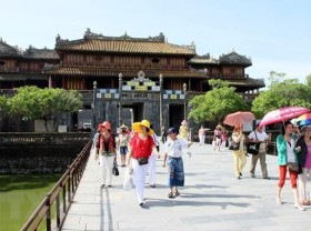 Image: Tourist arrivals to Hue monuments slump in 2020