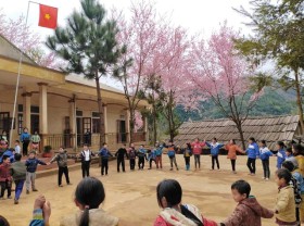 Image: Watching cherry blossoms bloom captivates the hearts of people in the remote regions