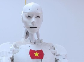 Image: Vietnam’s first AI Robot excites techies