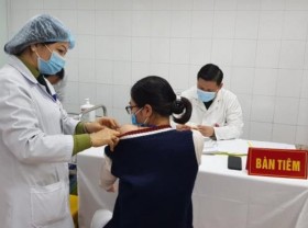 Image: Volunteers to receive second shot of local COVID-19 vaccine on January 14