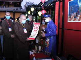 Image: Calligraphy fest at Việt Nam Quốc Tự Pagoda