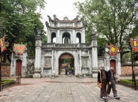 Image: Deserted scene “without a shadow” at famous tourist spots in Hanoi