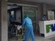 Image: Sick Philippine sailor brought ashore for treatment in Khanh Hoa