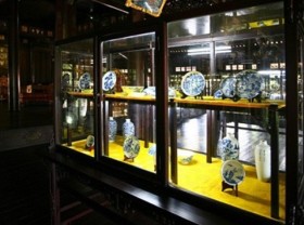 Image: Huế Museum of Royal Antiquities display Minh Mạng Emperor artifacts