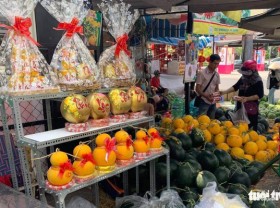 Image: Interesting Tet festival fruit market in Long Xuyen