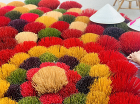 Image: Hue s traditional craft villages turn colorful as Tet approaches