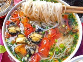 Image: Try a bowl of Hanoi snail vermicelli soup
