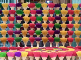 Image: Famous incense making village in Hue turns colorful as Tet nears