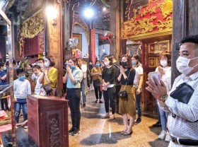 Image: Once energetic, post-Tet festivals in Vietnam shrink because of COVID-19