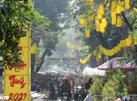 Image: The sunshine came back and filled the streets of Hanoi on the 29th of Tet