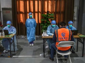 Image: World breaking news today February 2 Chinese police arrest over 80 people suspected of manufacturing fake vaccines