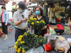 Image: Worshiping ceremony for Mr. Tao of the Saigon family