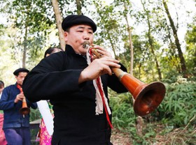Image: Forest God worshipping ceremony of H’Mong people