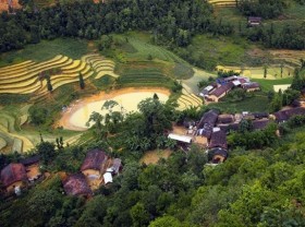 Image: Getting lost in Lo Lo Chai Village