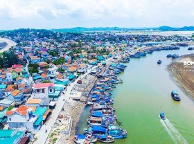 Image: The salty odour of Tet in a coastal fishing village