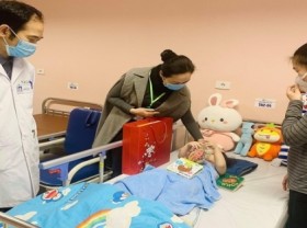 Image: Toddler falling off 12th floor balcony discharged from hospital with video