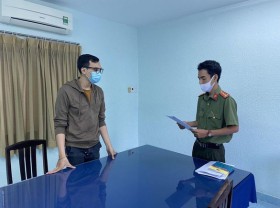 Image: Vietnam Airlines flight attendant to stand trial for spreading COVID-19