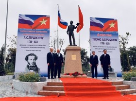 Image: Statue of Pushkin unveiled in Hà Nội