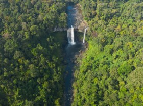 Image: Trekking Hang En waterfall in the middle of the great Gia Lai