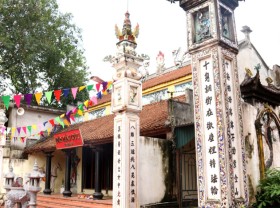 Image: Dam Temple – a mother worshipping temple in Hanoi’s outskirt