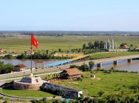 Image: Seven flag towers popular with visitors in Vietnam