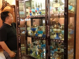 Image: ‘Unique in the West’: A collection of hundreds of old oil lamps and incandescent lamps