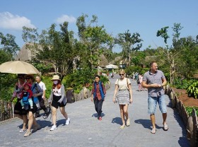 Image: Vietnam seeks to welcome international tourists back