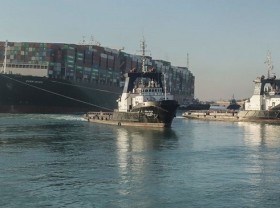Image: Ship swings back across Suez Canal before next tugging attempt, witness and source say
